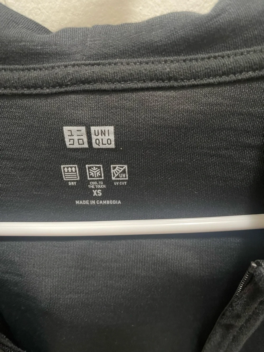 Uniqlo Black Zip Hoodie with Drawstring Hood - Picture 3 of 4